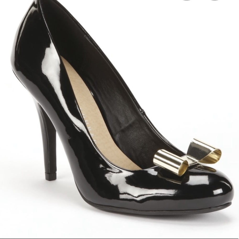 LC Lauren Conrad Patent Leather Bow Heels 9.5